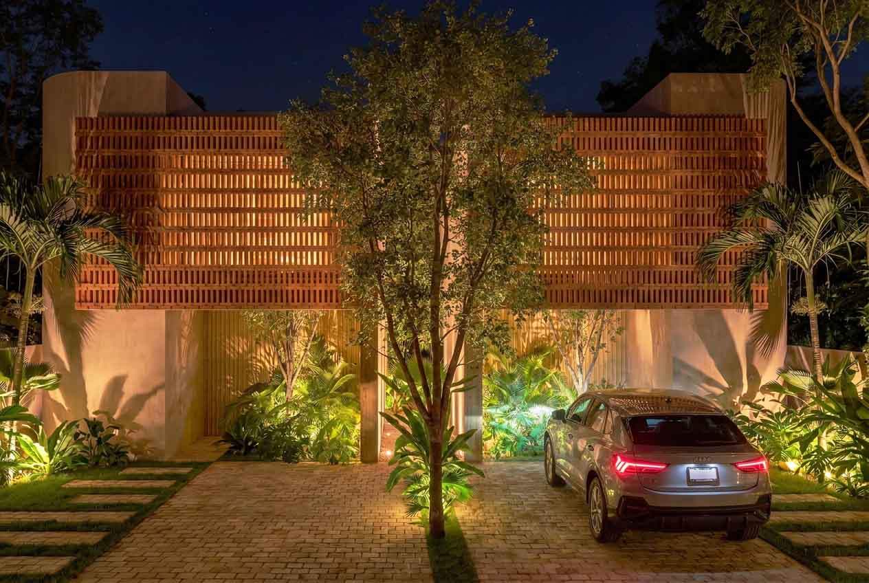 Frente de las villas iluminadas de noche